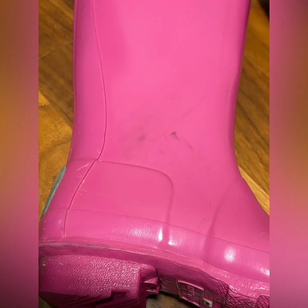 Hunter Classic sz 13 UK 32 pink gloss kids rain boots, great pre owned condition